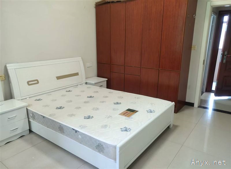 出租三室一厅,一室一厅。两套自建房,环境好。