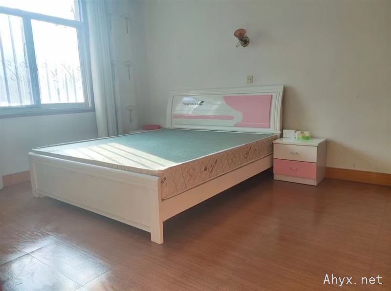 岳西县城东菜市场三室两厅一厨一卫，家具齐全