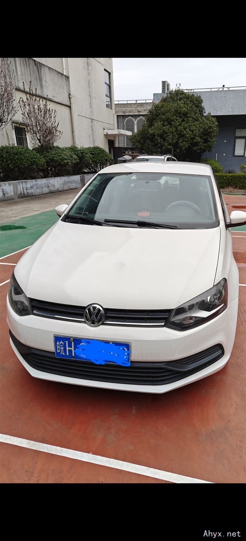 出售二手大众polo，手动挡，一万多块。